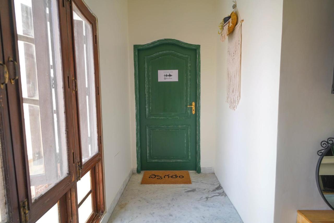 Destin Olympus Banjara Hostel ไฮเดอราบัด ภายนอก รูปภาพ